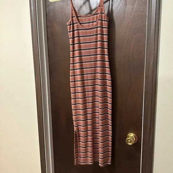 Small Adjustable Dress. MUST BE BUNDLED - Picture 4 of 6